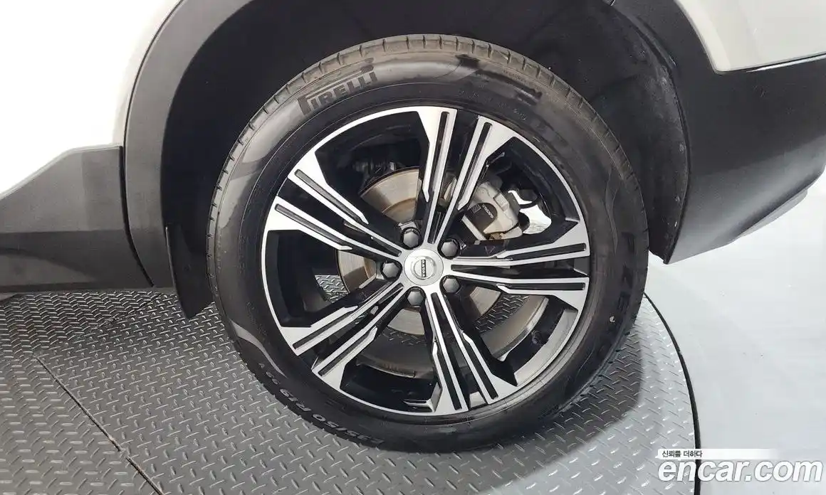 Volvo XC40 2020 2.0 автомат (гидро), фото 7