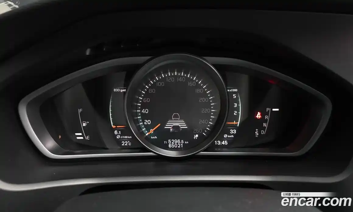 Volvo V40 2019 2.0 автомат (гидро), фото 11
