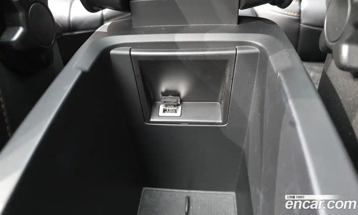 Volvo V40 2019 2.0 автомат (гидро), фото 16