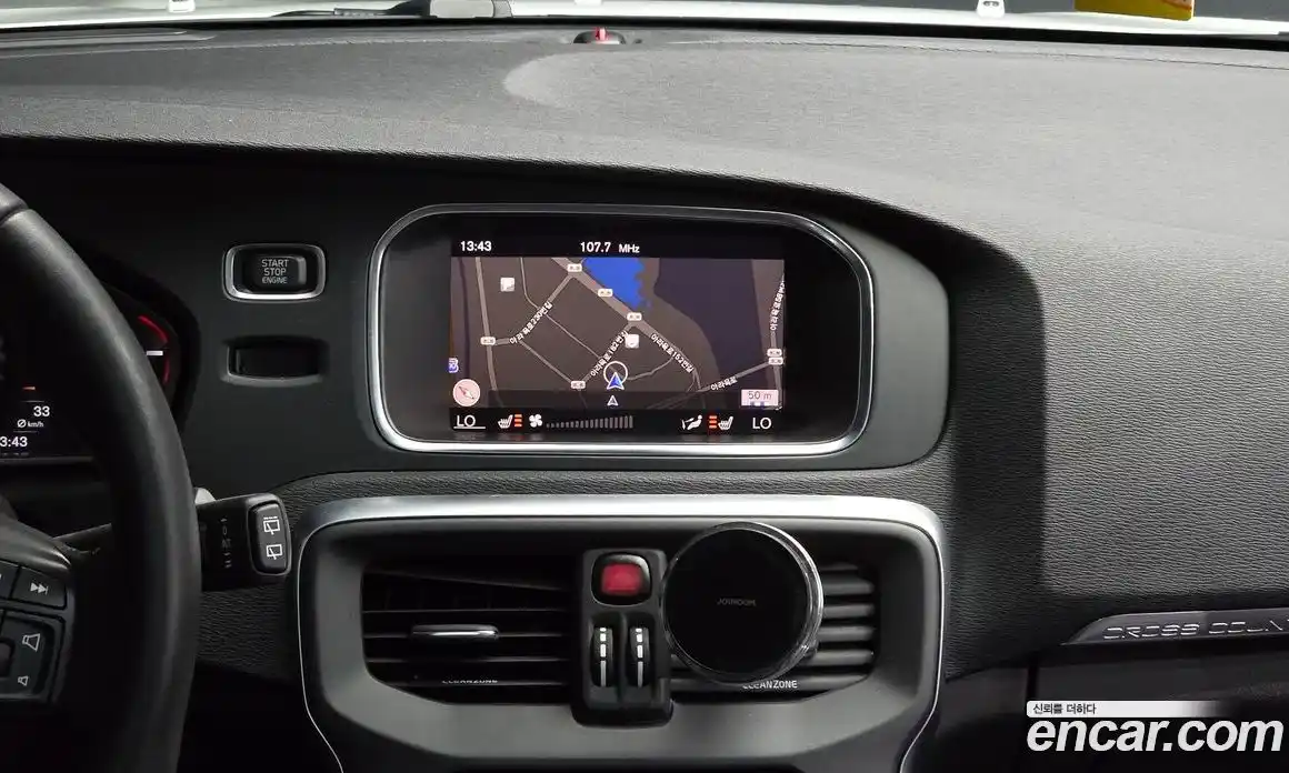 Volvo V40 2019 2.0 автомат (гидро), фото 20