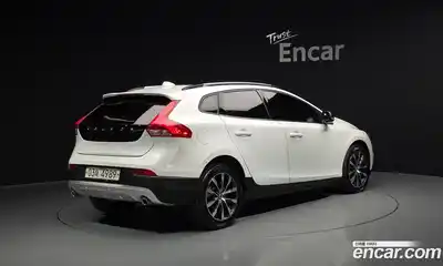 Volvo V40 2019 2.0 автомат (гидро), миниатюра 2