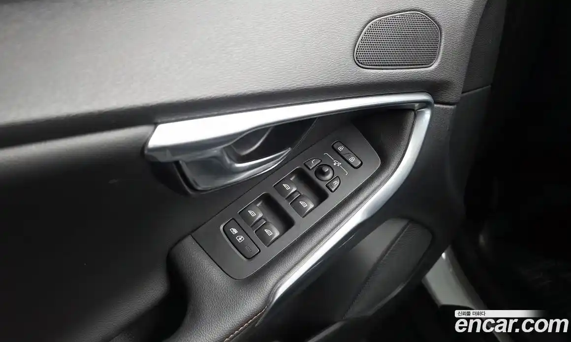 Volvo V40 2019 2.0 автомат (гидро), фото 28