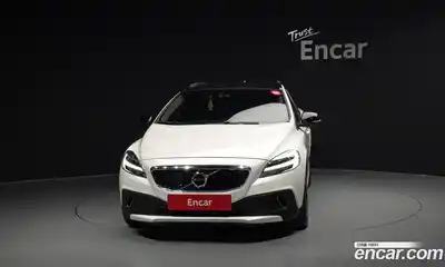 Volvo V40 2019 2.0 автомат (гидро), миниатюра 3