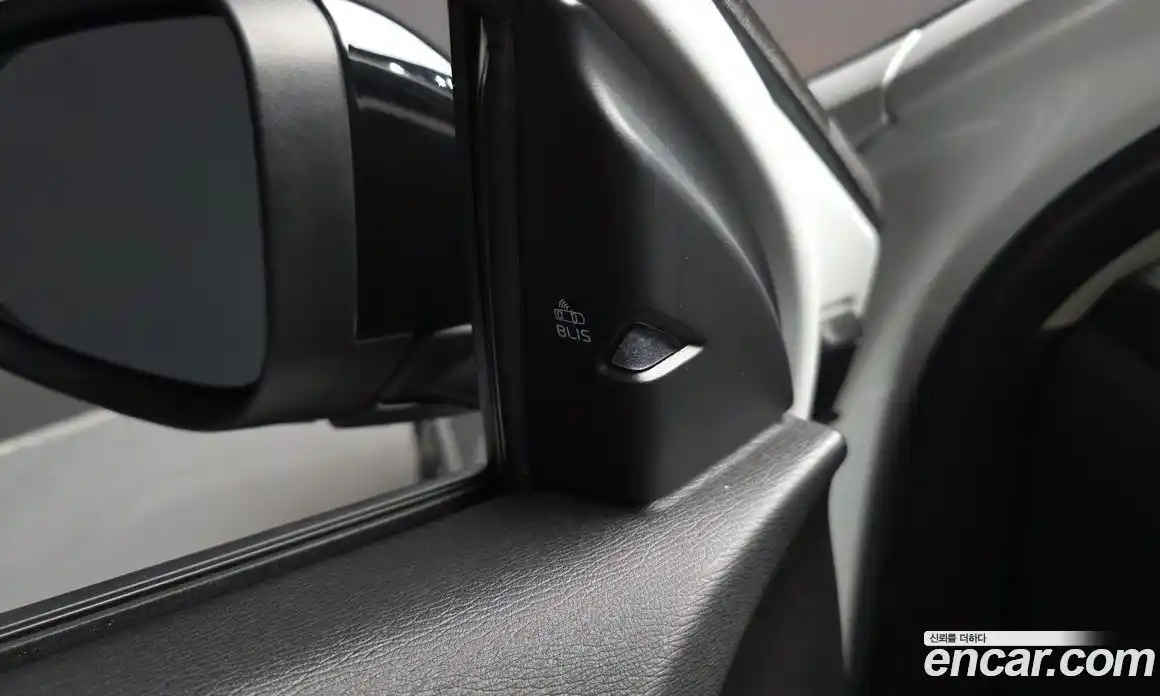 Volvo V40 2019 2.0 автомат (гидро), фото 31