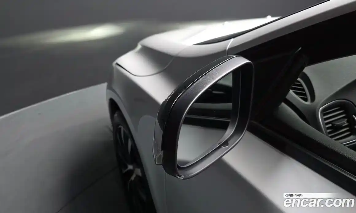 Volvo V40 2019 2.0 автомат (гидро), фото 32
