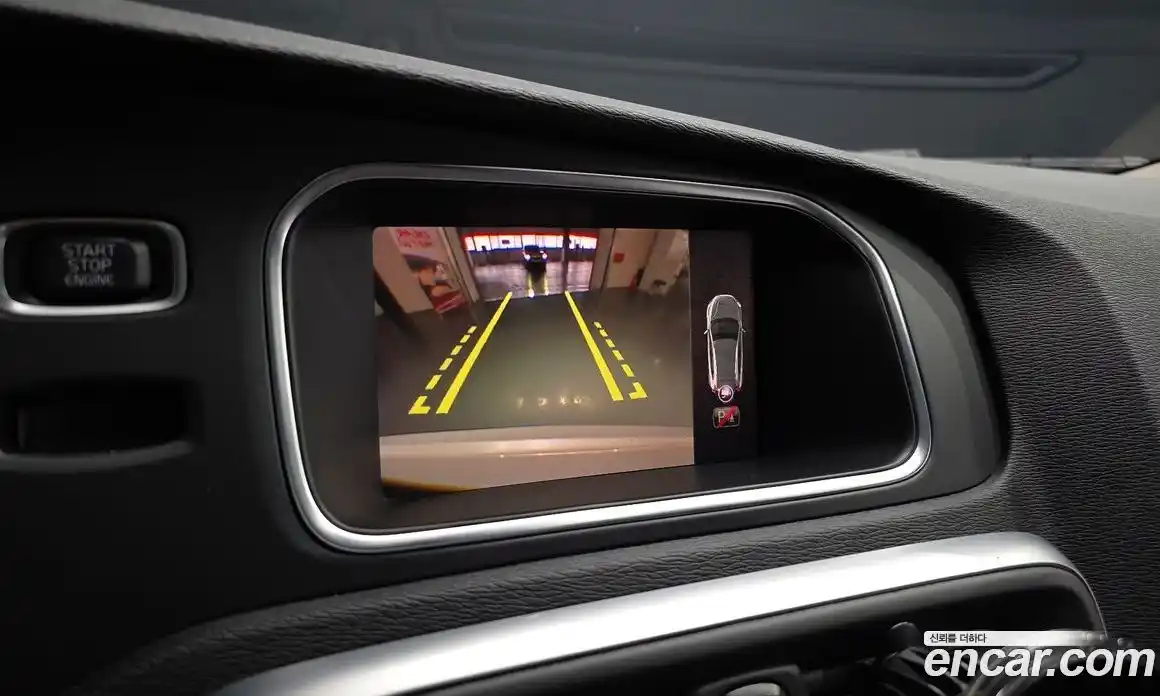 Volvo V40 2019 2.0 автомат (гидро), фото 33