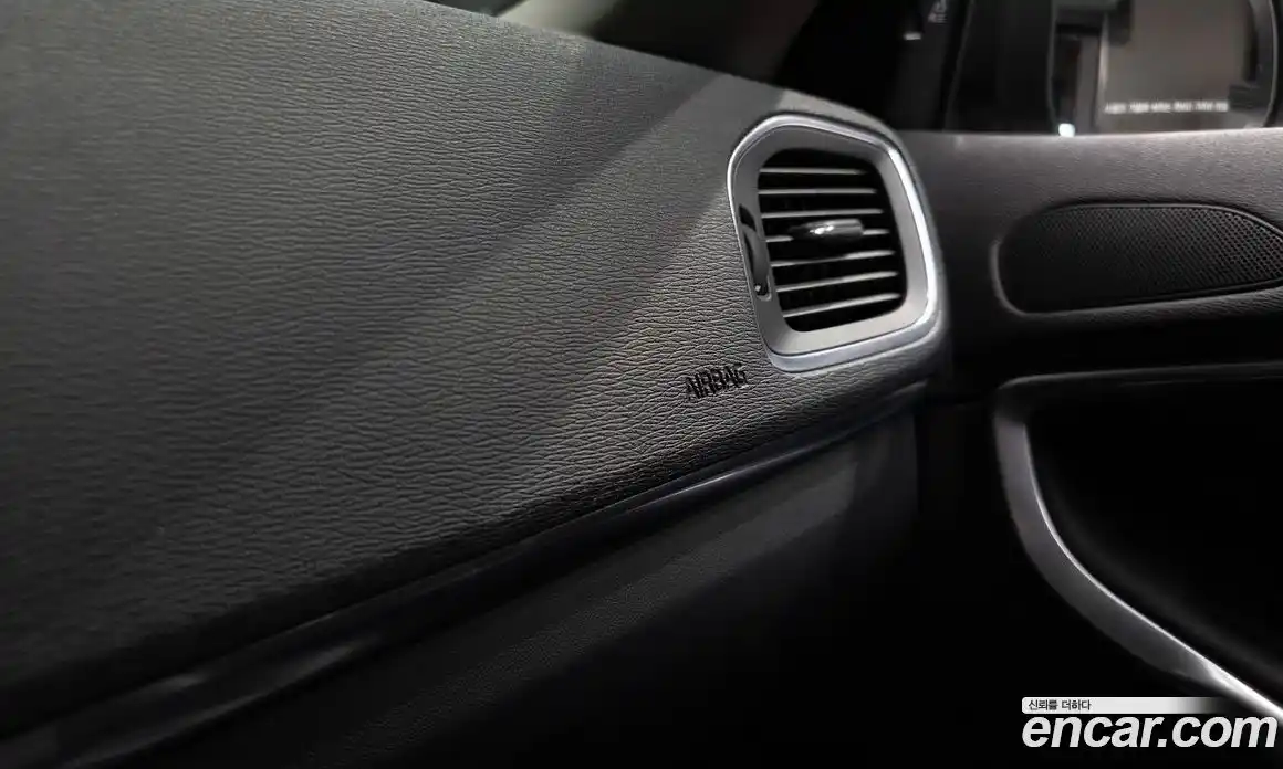 Volvo V40 2019 2.0 автомат (гидро), фото 37