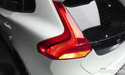 Volvo V40 2019 2.0 автомат (гидро), миниатюра 9