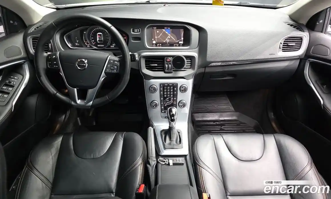 Volvo V40 2019 2.0 автомат (гидро), фото 10