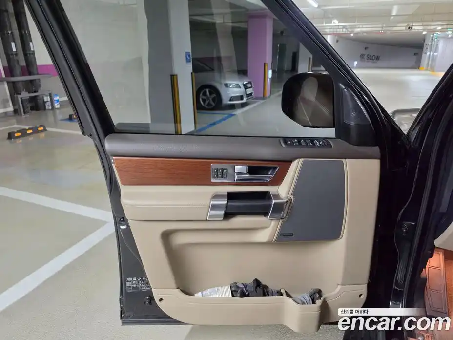 Land Rover Discovery 2016 3.0 автомат (гидро), фото 16