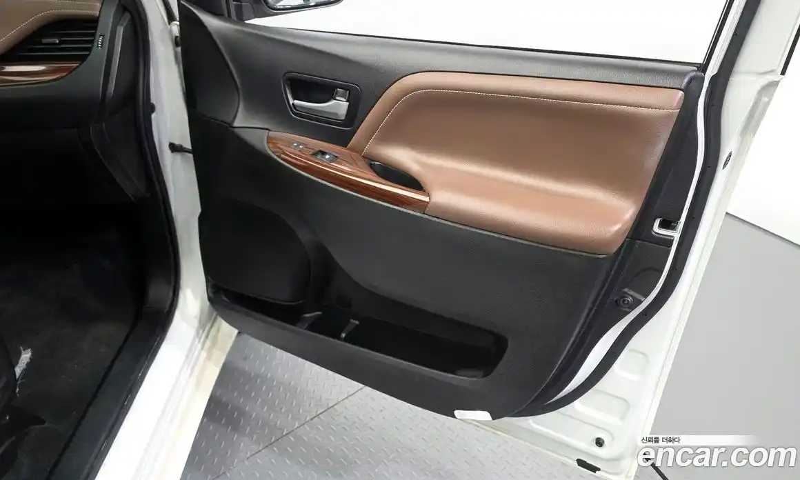 Toyota Sienna 2017 3.5 гидро, фото 14