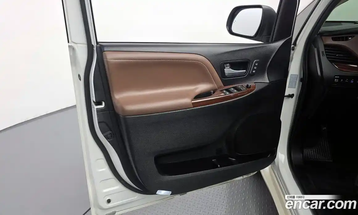 Toyota Sienna 2017 3.5 гидро, фото 15