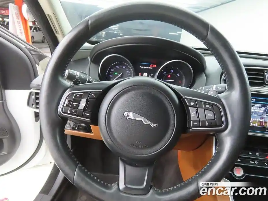 Jaguar XE 2016 2.0 гидро, фото 13
