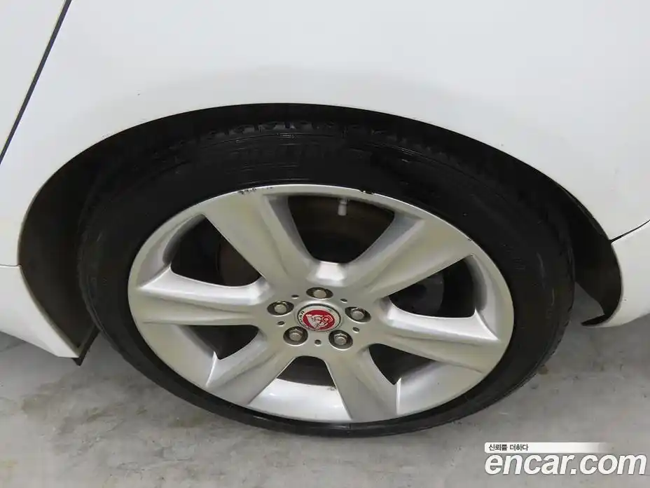 Jaguar XE 2016 2.0 гидро, фото 5