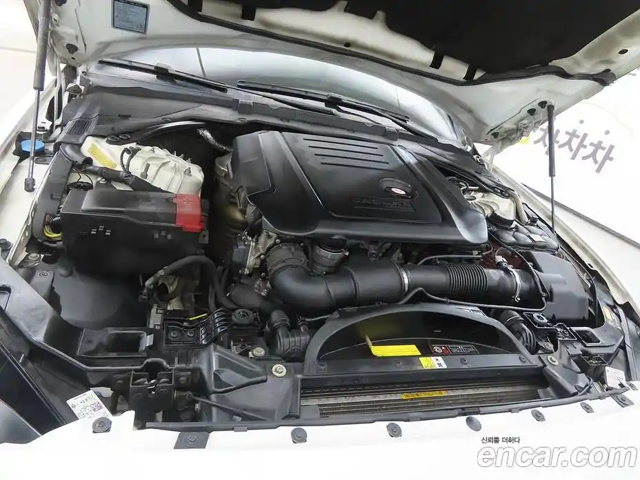 Jaguar XE 2016 2.0 гидро, фото 6