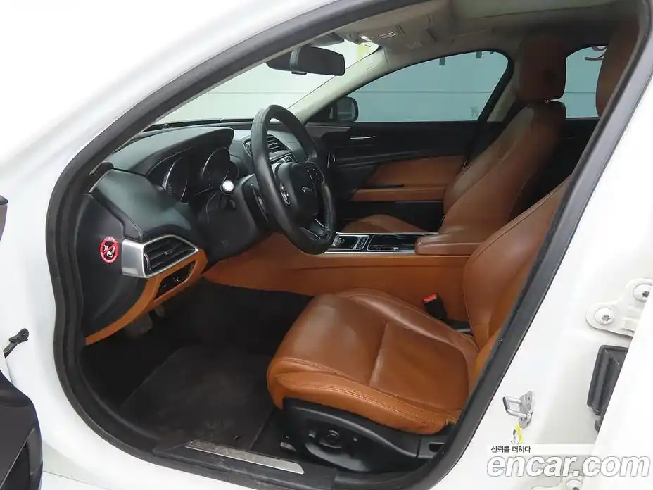 Jaguar XE 2016 2.0 гидро, фото 10