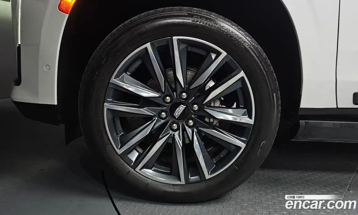 Cadillac Escalade 2022 6.2 гидро, фото 5
