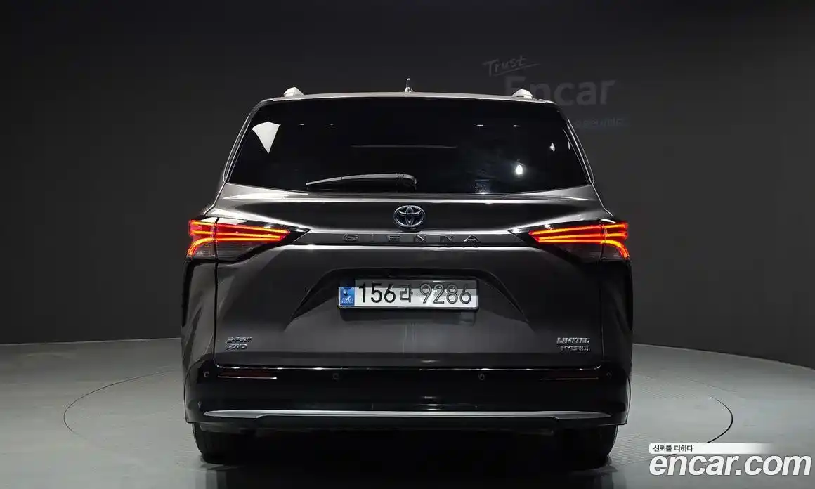 Toyota Sienna 2023 2.5 гидро, фото 4