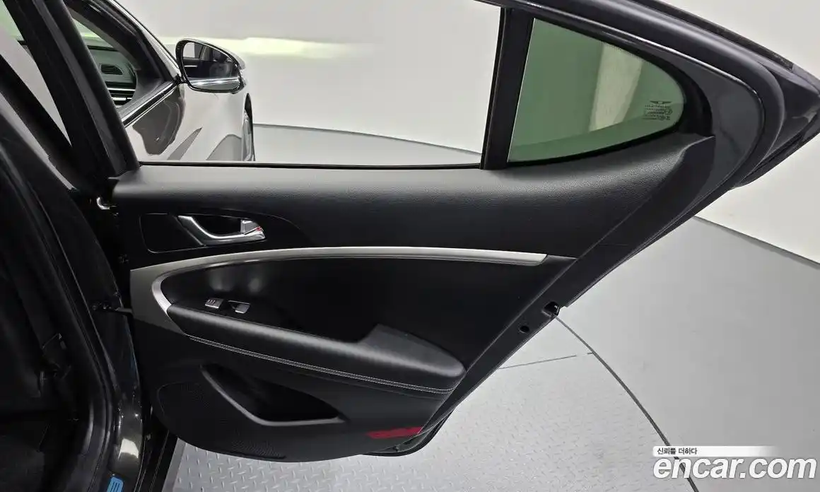 Genesis G70 2024 2.5 автомат (гидро), фото 15