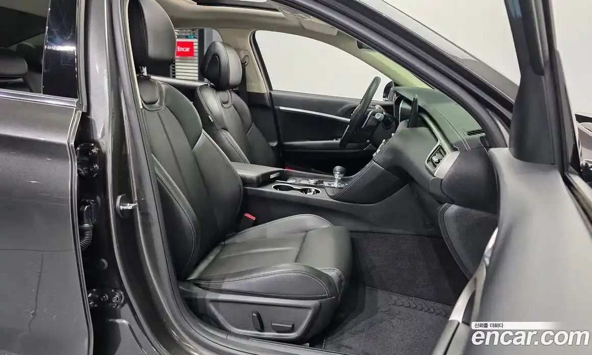 Genesis G70 2024 2.5 автомат (гидро), фото 17