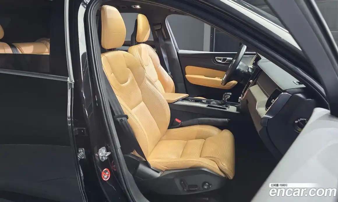 Volvo XC60 2018 2.0 автомат (гидро), фото 16