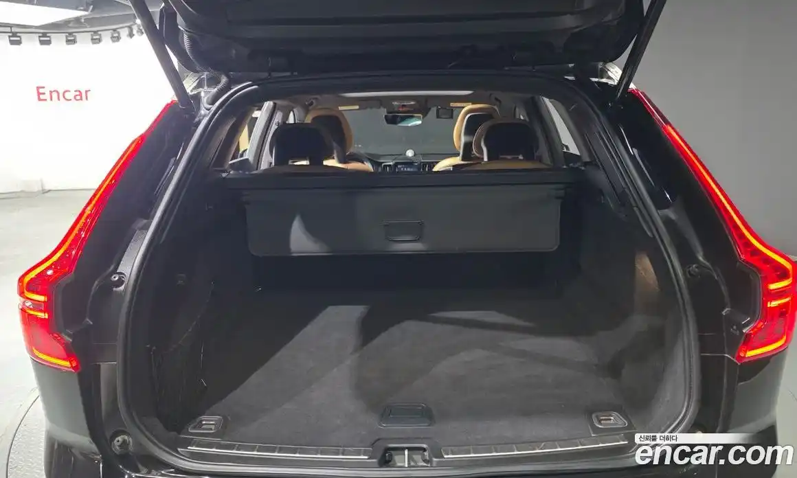 Volvo XC60 2018 2.0 автомат (гидро), фото 23