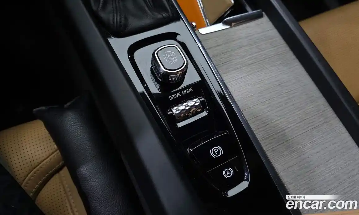 Volvo XC60 2018 2.0 автомат (гидро), фото 24