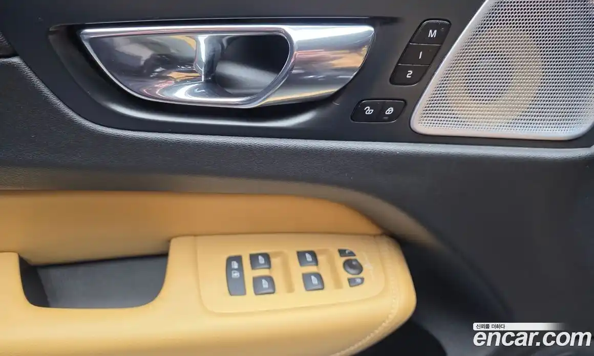 Volvo XC60 2018 2.0 автомат (гидро), фото 25