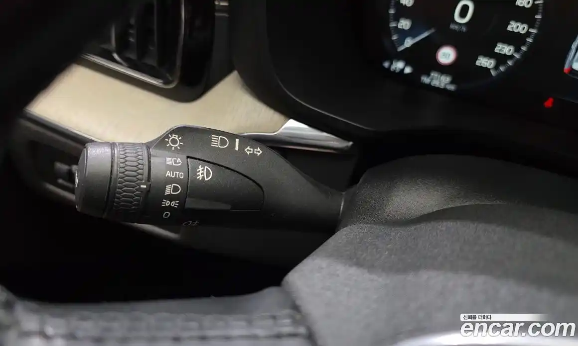 Volvo XC60 2018 2.0 автомат (гидро), фото 26