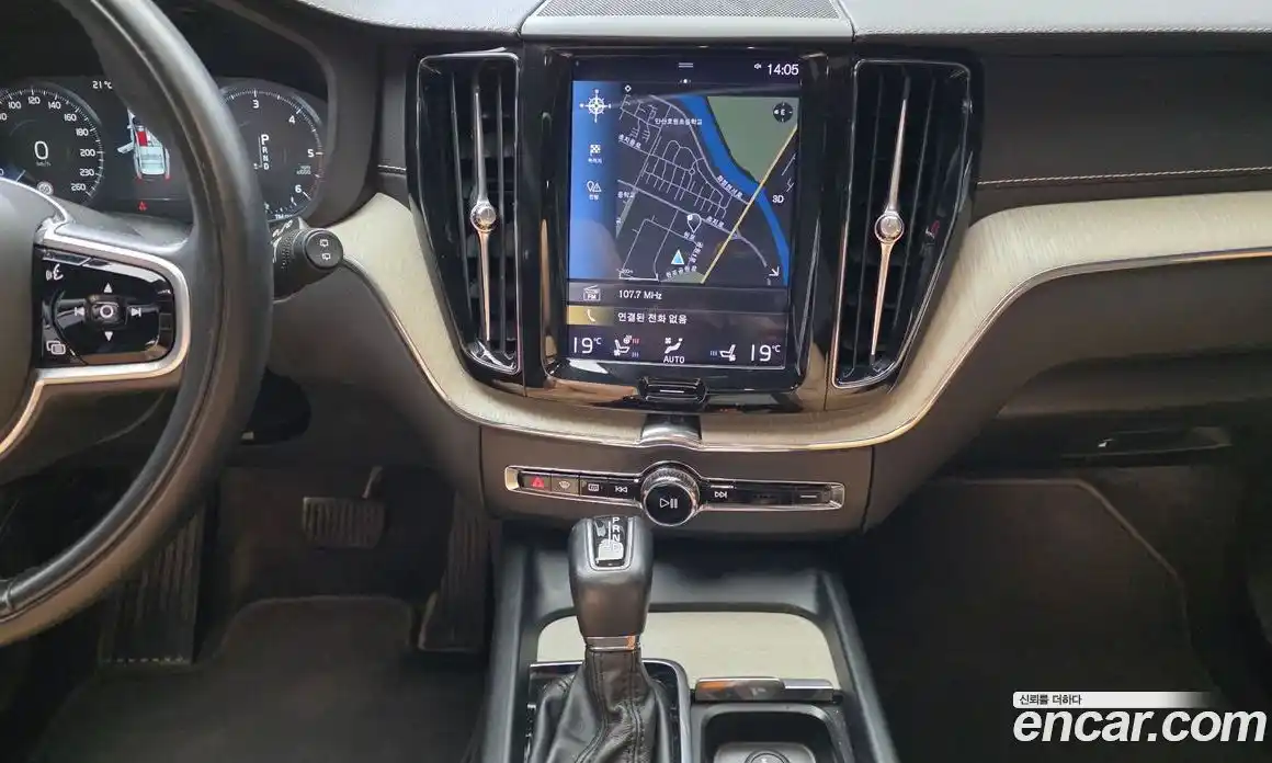 Volvo XC60 2018 2.0 автомат (гидро), фото 28