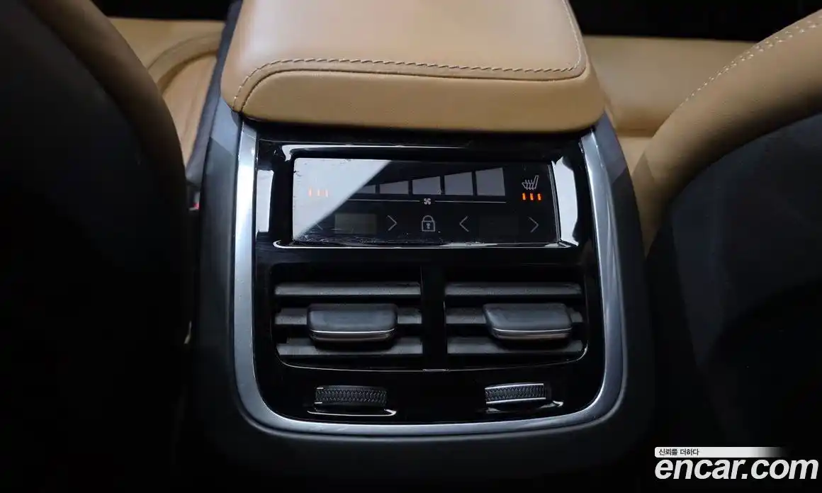 Volvo XC60 2018 2.0 автомат (гидро), фото 29