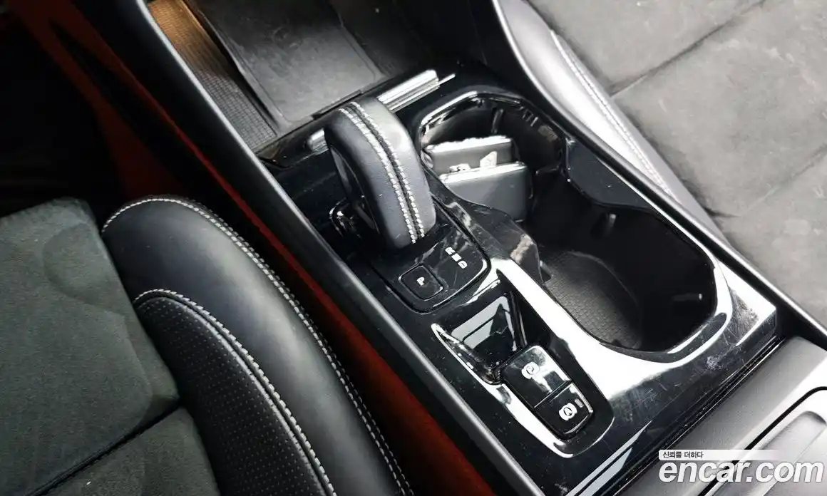 Volvo XC40 2019 2.0 автомат (гидро), фото 12