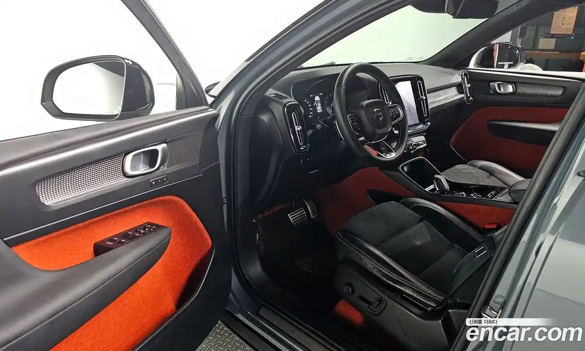 Volvo XC40 2019 2.0 автомат (гидро), фото 13
