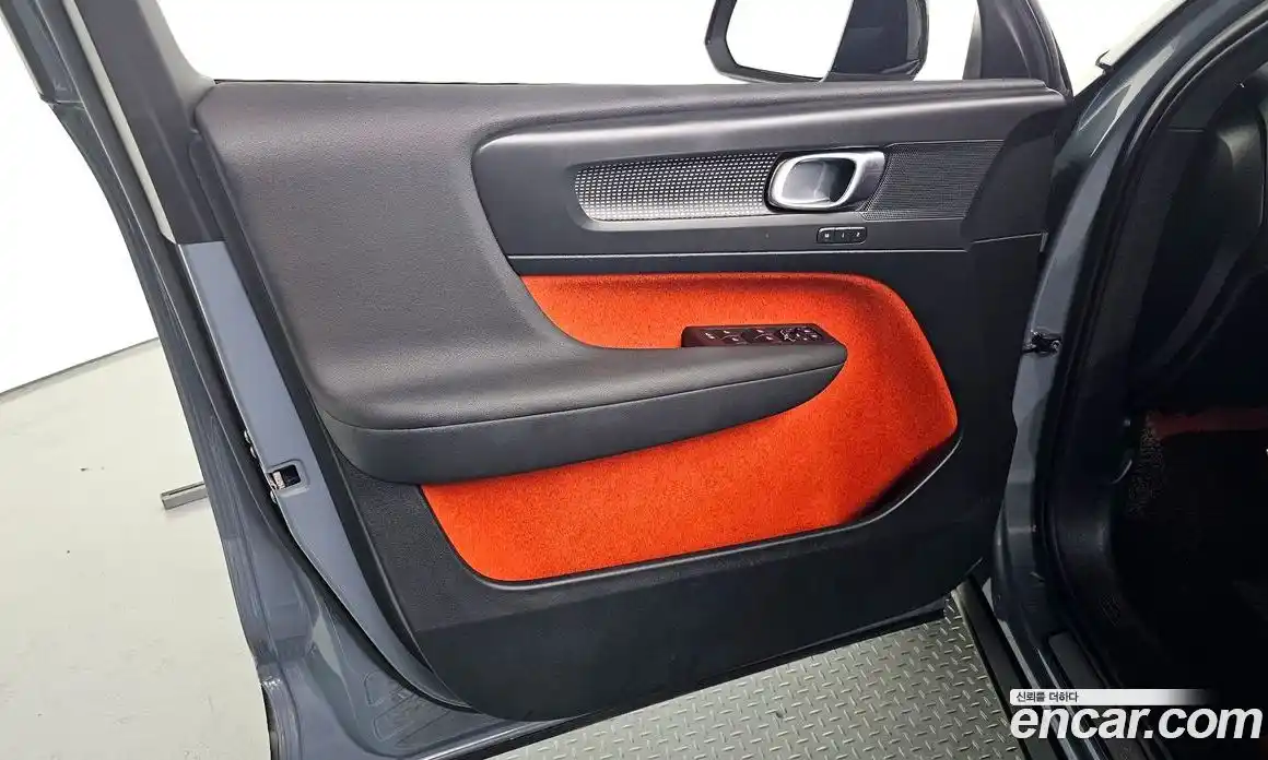 Volvo XC40 2019 2.0 автомат (гидро), фото 14