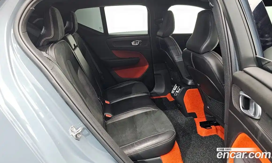 Volvo XC40 2019 2.0 автомат (гидро), фото 17