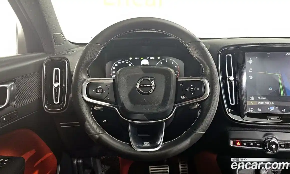 Volvo XC40 2019 2.0 автомат (гидро), фото 18