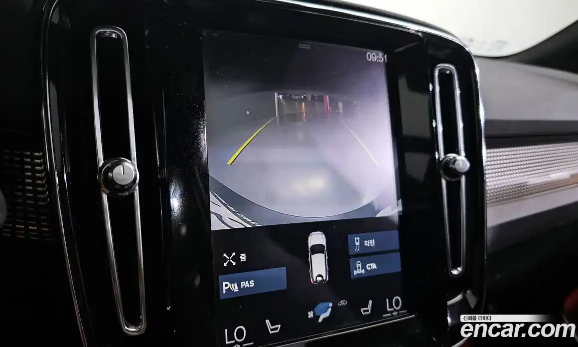 Volvo XC40 2019 2.0 автомат (гидро), фото 20