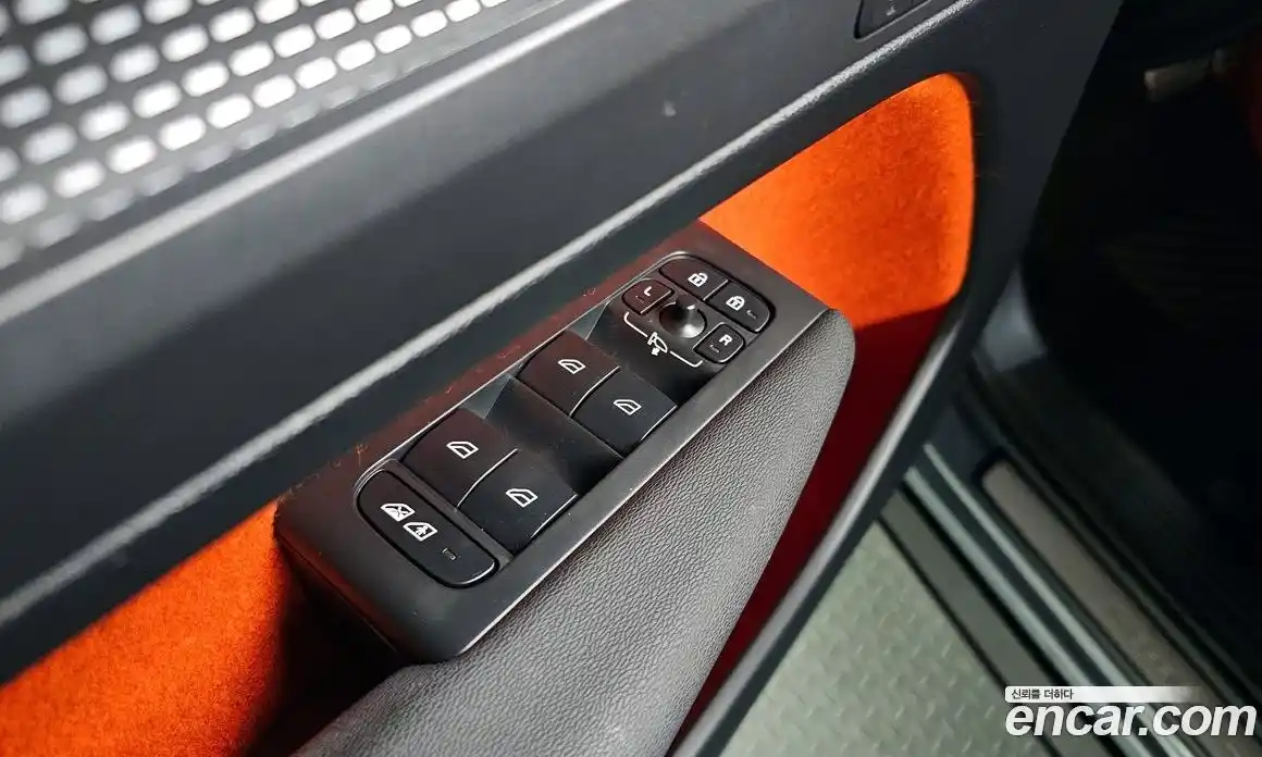 Volvo XC40 2019 2.0 автомат (гидро), фото 27