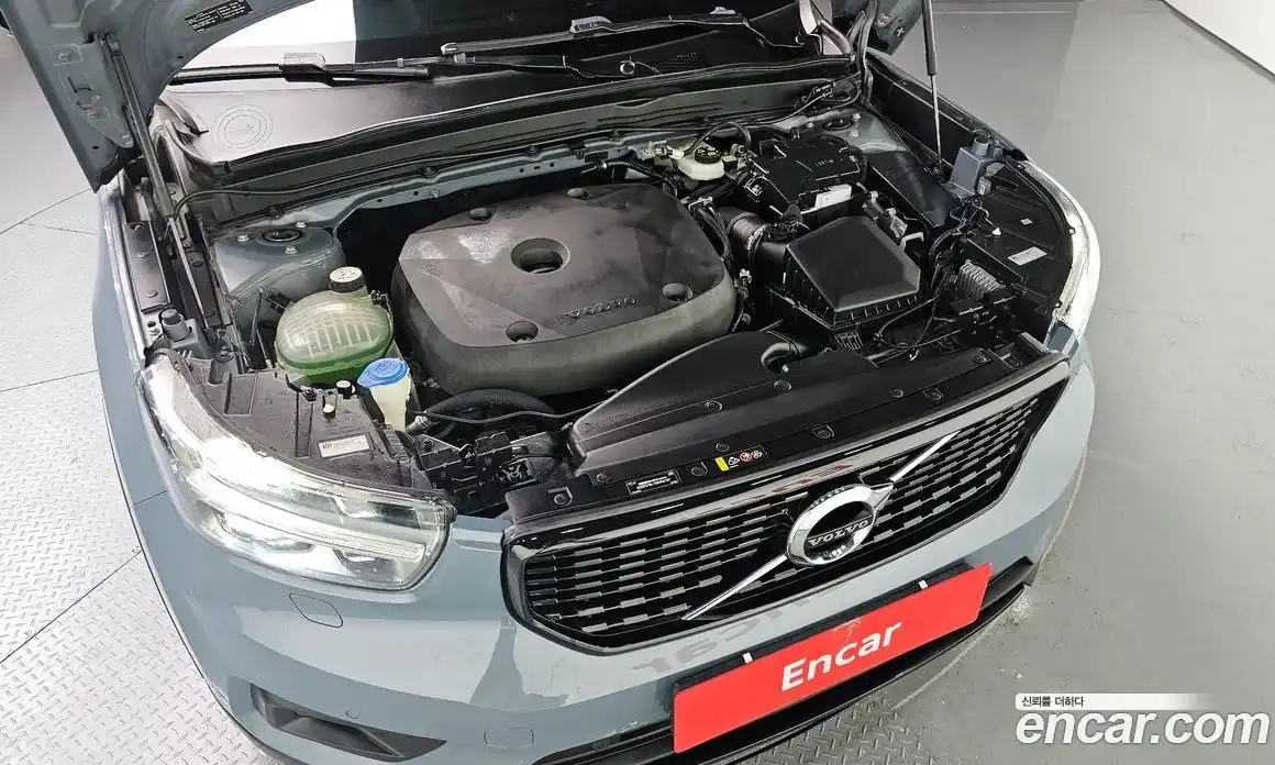 Volvo XC40 2019 2.0 автомат (гидро), фото 6