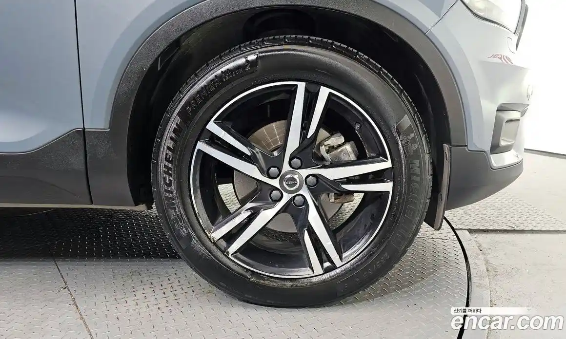 Volvo XC40 2019 2.0 автомат (гидро), фото 7