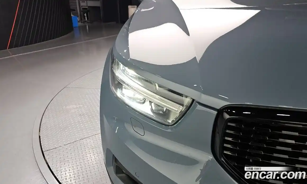 Volvo XC40 2019 2.0 автомат (гидро), фото 8