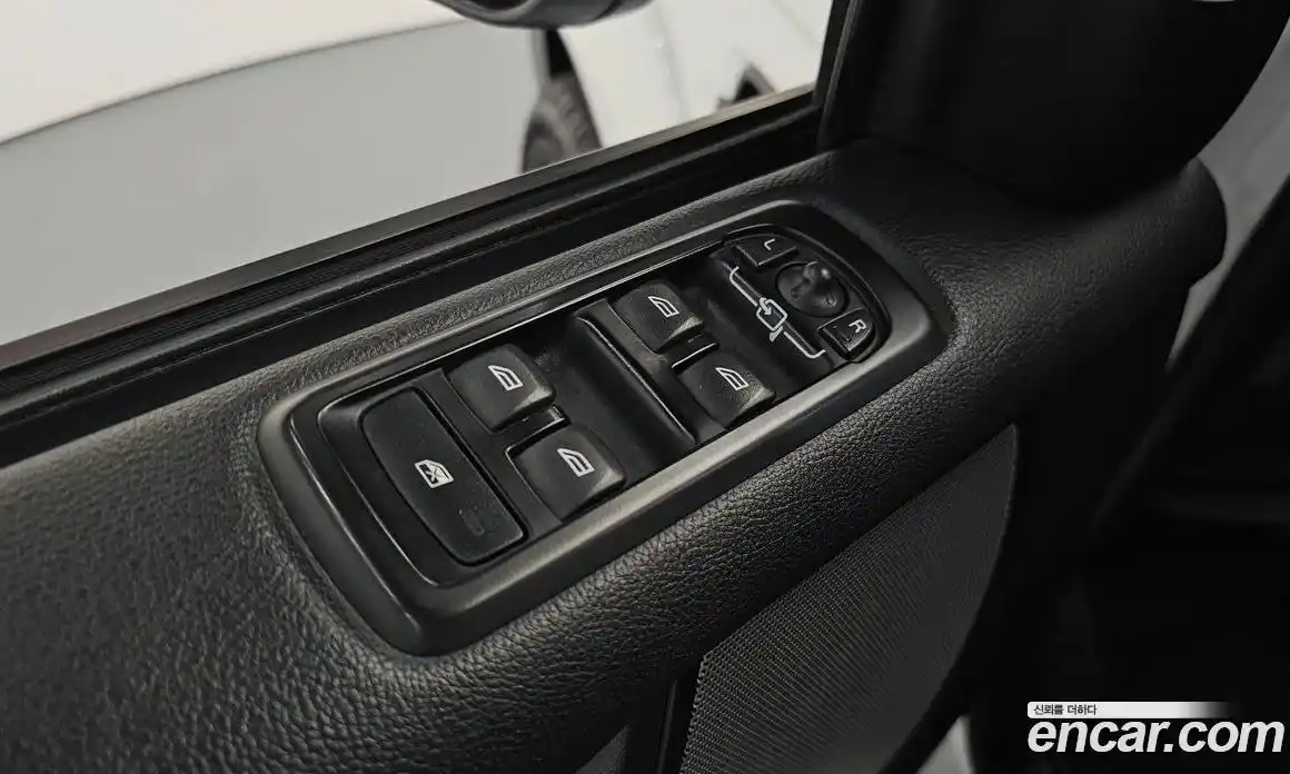 Land Rover Discovery 2012 3.0 автомат (гидро), фото 17