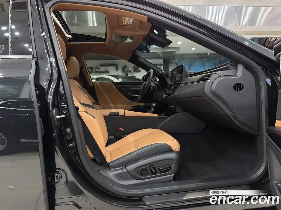 Lexus ES 2024 2.5 гидро, фото 13