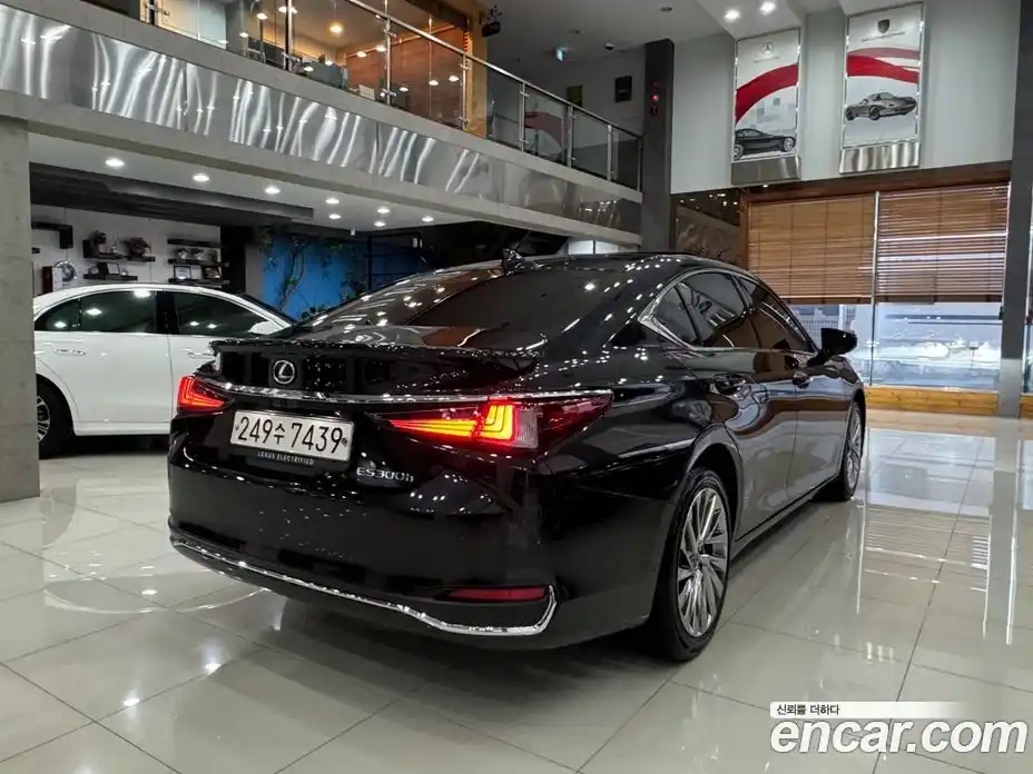 Lexus ES 2024 2.5 гидро, фото 2