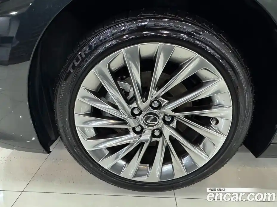 Lexus ES 2024 2.5 гидро, фото 5