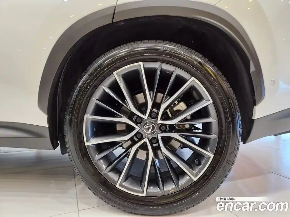 Lexus NX 2024 2.5 вариатор, фото 7