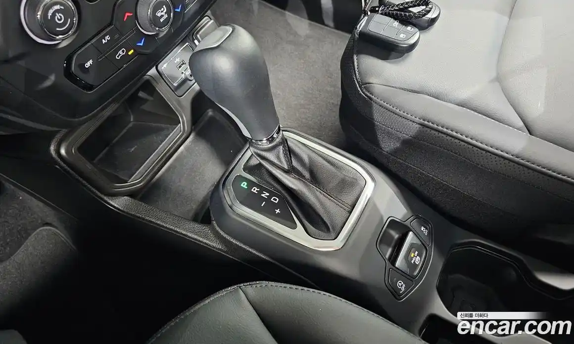 Jeep Renegade 2023 1.3 автомат (гидро), фото 12