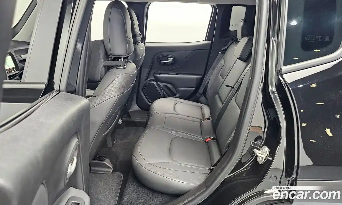 Jeep Renegade 2023 1.3 автомат (гидро), фото 17