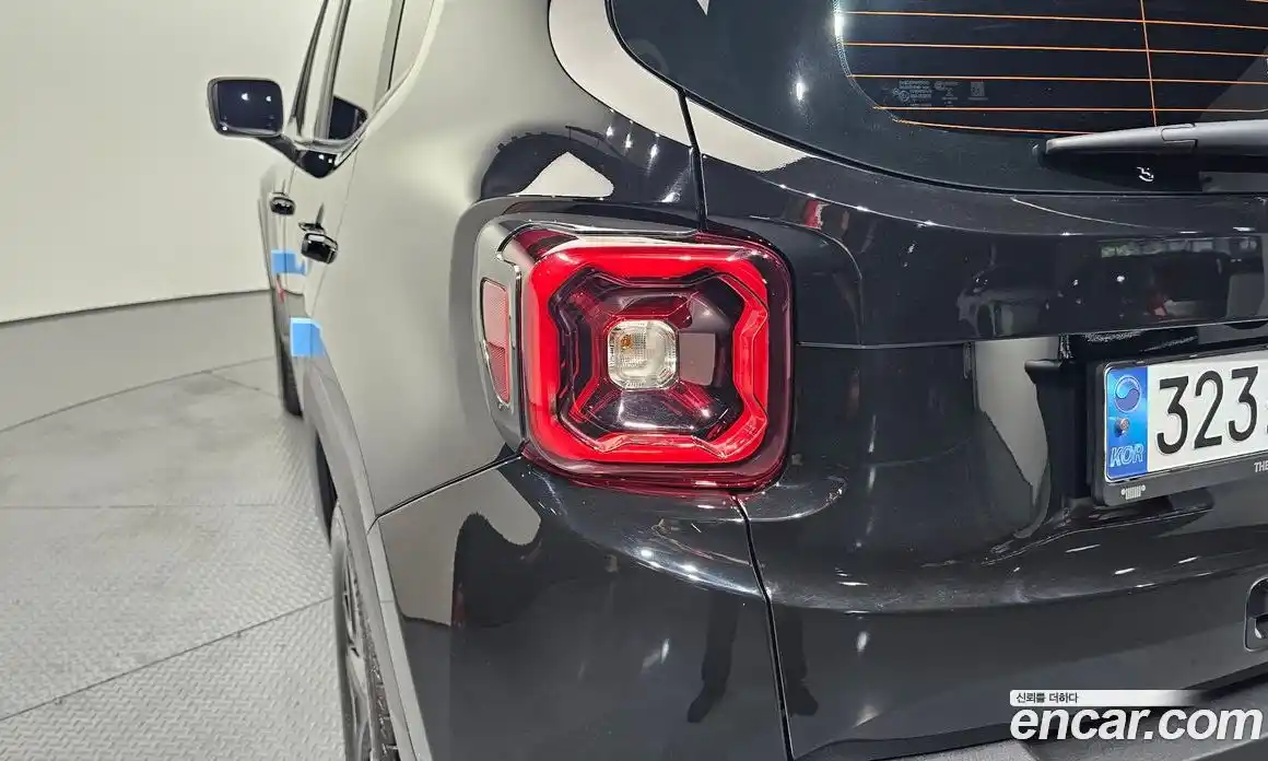 Jeep Renegade 2023 1.3 автомат (гидро), фото 9