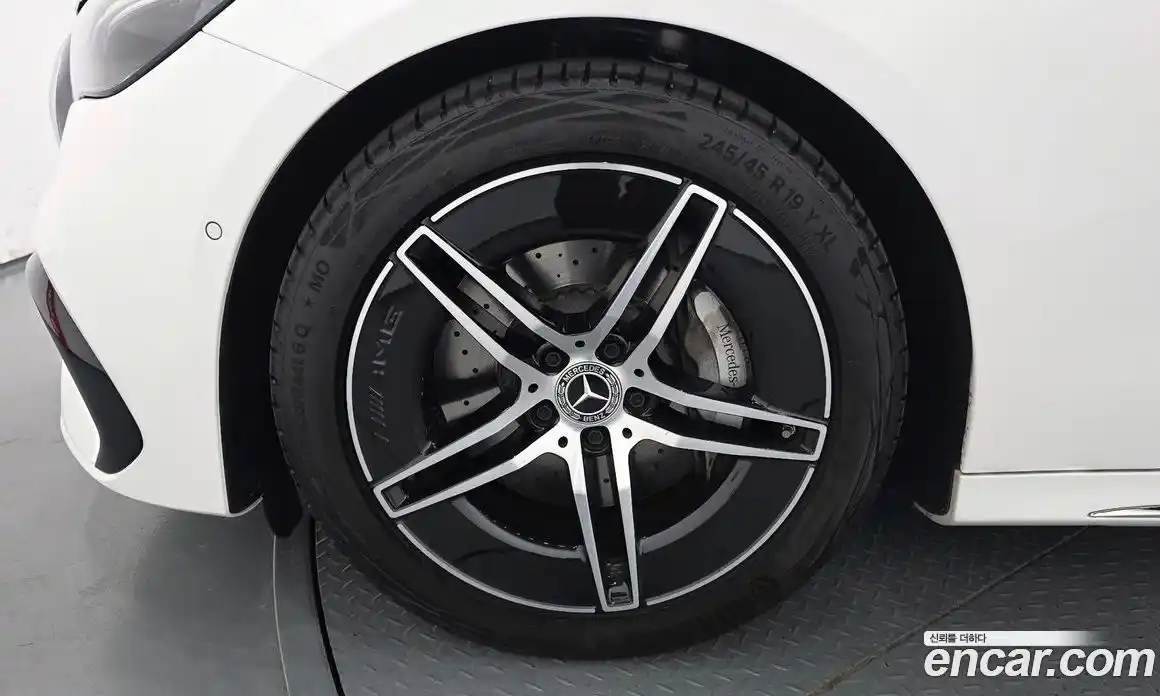 Mercedes-Benz E-Class 2025 2.0 автомат (гидро), фото 5